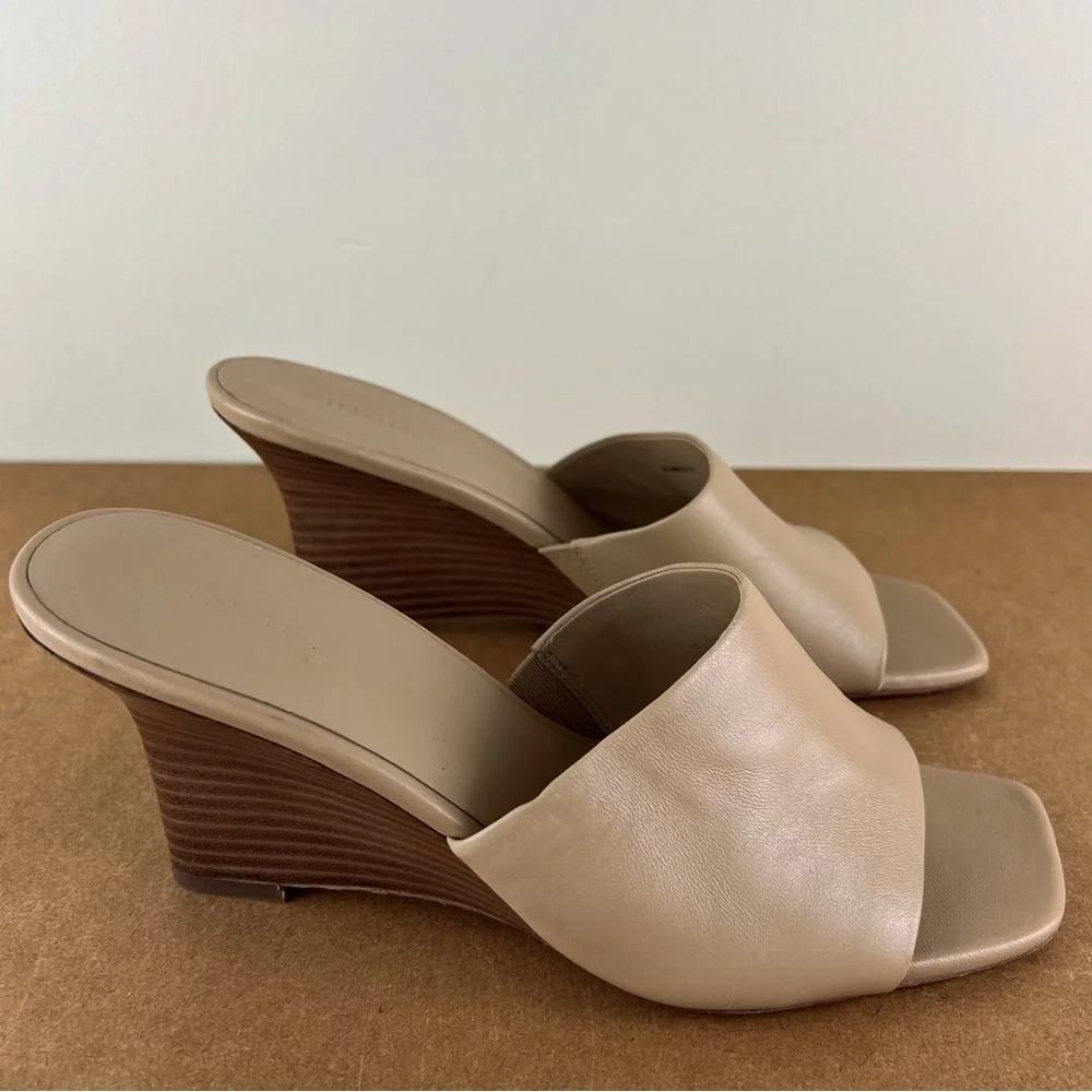 NEW VINCE BEIGE LEATHER WEDGE SANDALS - Picture 3 of 12